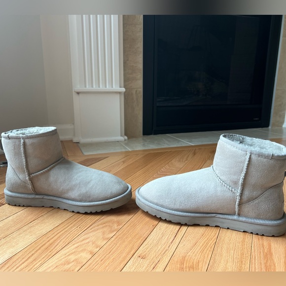 Great Condition Ugg Classic Mini II Boot - Picture 5 of 7